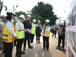 Ditemani Dito dan Taufik Hidayat, Gibran Tinjau Cibubur Youth Sport Center