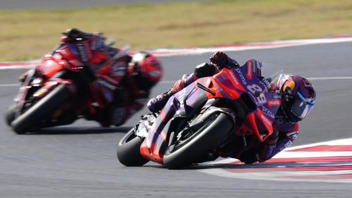 Ducati rider Jorge Martin, right, of Spain, and Ducati rider Francesco Bagnaia, of Italy, ride their motorbikes during the MotoGP sprint race for Sundays San Marino Motorcycle Grand Prix at the Misano circuit in Misano Adriatico, Italy, Saturday, Sept. 7, 2024. (AP Photo/Antonio Calanni)