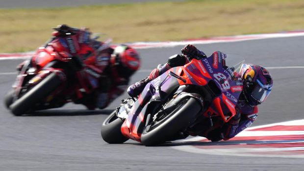 Ducati rider Jorge Martin, right, of Spain, and Ducati rider Francesco Bagnaia, of Italy, ride their motorbikes during the MotoGP sprint race for Sunday's San Marino Motorcycle Grand Prix at the Misano circuit in Misano Adriatico, Italy, Saturday, Sept. 7, 2024. (AP Photo/Antonio Calanni)
