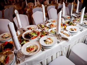 Duh! Pengantin Ini Lelang Menu Tamu Pertama buat Ongkos Bulan Madu
