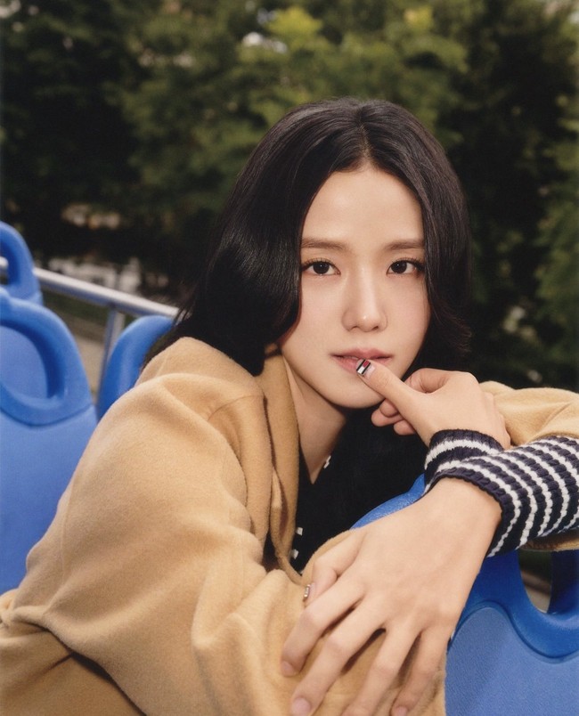 2. Jisoo, Korea Selatan Jisoo menjadi langganan daftar wanita tercantik dunia. Tapi tahun ini ia menduduki peringkat kedua. Paras dan pesonanya membuat idol KPop itu sering didaulat sebagai model berbagai brand terkenal. Foto: dok. Instagram @tommyhilfiger