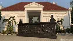 Karya Instalasi Entang Wiharso Memukau di Galeri Nasional Karya Instalasi Entang Wiharso Memukau di Galeri Nasional