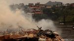 Penampakan Tebing Sampah Terbakar di Ciumbuleuit Bandung