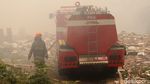 Penampakan Tebing Sampah Terbakar di Ciumbuleuit Bandung