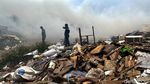 Penampakan Tebing Sampah Terbakar di Ciumbuleuit Bandung