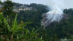 Penampakan Tebing Sampah Terbakar di Ciumbuleuit Bandung