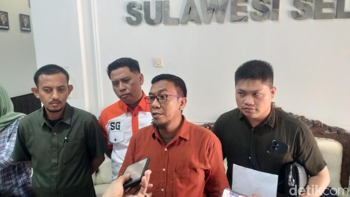 Ketua Tim Hukum Danny-Azhar, Ahmad Rianto.