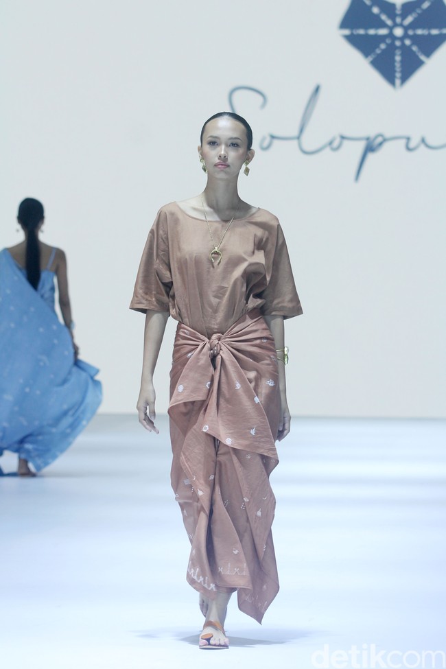 Fashion show busana terbaru Soloputri di Jakarta Fashion Week [JFW] 2025, di City Hall, Pondok Indah mall 3, Jakarta Selatan, Senin [21/10/2024]. Foto: Mohammad Abduh/detikcom.