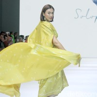 Fashion show busana terbaru Soloputri di Jakarta Fashion Week [JFW] 2025, di City Hall, Pondok Indah mall 3, Jakarta Selatan, Senin [21/10/2024]. Foto: Mohammad Abduh/detikcom.