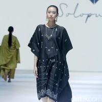 Fashion show busana terbaru Soloputri di Jakarta Fashion Week [JFW] 2025, di City Hall, Pondok Indah mall 3, Jakarta Selatan, Senin [21/10/2024]. Foto: Mohammad Abduh/detikcom.