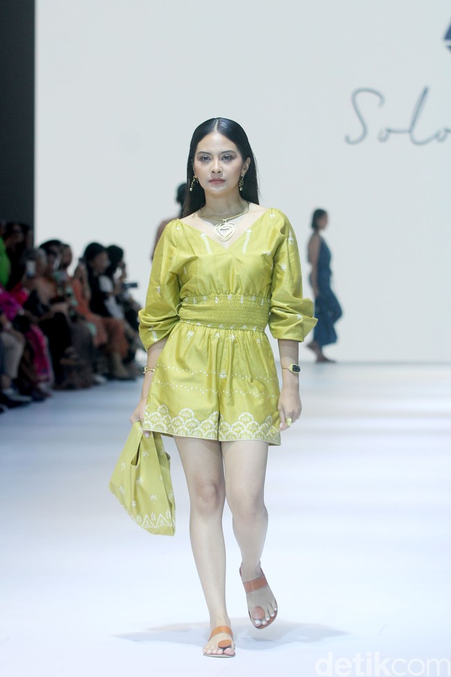 Fashion show busana terbaru Soloputri di Jakarta Fashion Week [JFW] 2025, di City Hall, Pondok Indah mall 3, Jakarta Selatan, Senin [21/10/2024]. Foto: Mohammad Abduh/detikcom.