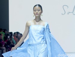 10 Koleksi Busana Soloputri di Jakarta Fashion Week 2025, Batik Warna Cerah