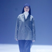 Fashion show Sabamodest by Rani Hatta di Jakarta Fashion Week [JFW] 2025, di City Hall, Pondok Indah mall 3, Jakarta Selatan, Senin [21/10/2024]. Rani Hatta mengungkapkan cuttingan koleksi terbaru Sabamodest tak lepas dari konsep minimalis. Meski berkonsep simple minimalis, busana yang diproduksi Sabamodest bisa digunakan untuk semua tipe tubuh. Foto: Mohammad Abduh/detikcom.