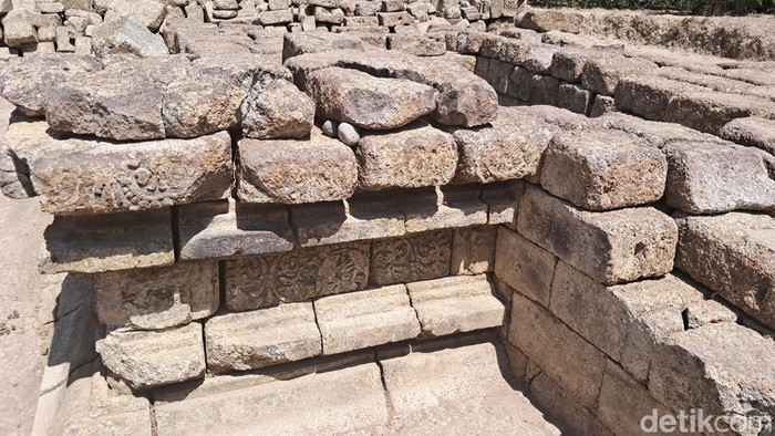 Kompleks Candi Gampingan di Bantul. Lokasi candi ini konon dipakai untuk pemujaan dewa kemakmuran.