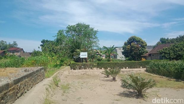 Kompleks Candi Gampingan di Bantul. Lokasi candi ini konon dipakai untuk pemujaan dewa kemakmuran.
