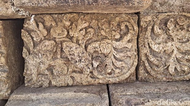 Potret relief dan situs Candi Gampingan di Bantul.