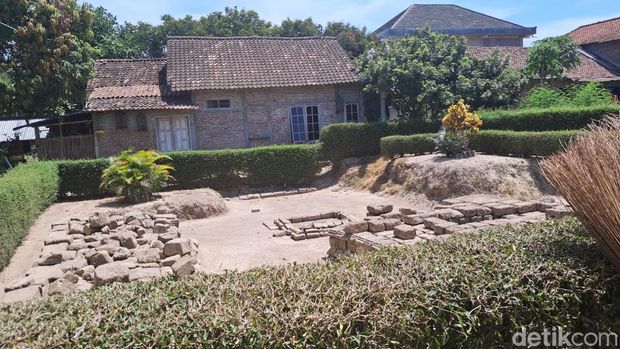 Kompleks Candi Gampingan di Bantul. Lokasi candi ini konon dipakai untuk pemujaan dewa kemakmuran.