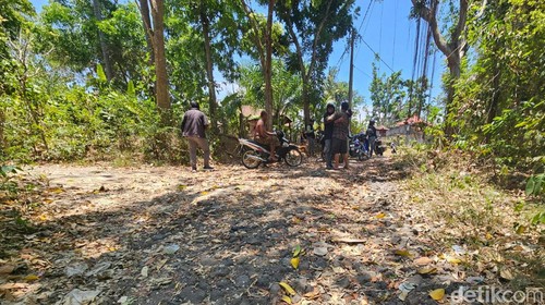 Kondisi jalan Suluban-Bungkulan di Desa Seraya Barat, Karangasem, Selasa (22/10/2024).