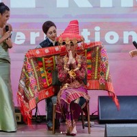 Harapan kami, Sophie mampu meraih hasil terbaik dan membawa pulang mahkota Miss International untuk kedua kalinya bagi Indonesia. Kami yakin dengan kerja keras, dedikasi, dan persiapan yang matang, Sophie dapat menjadi kebanggaan bangsa dan mengharumkan nama Indonesia di kancah internasional,  ujar Dewan Pertimbangan Presiden (Wantimpres) dan Ketua Dewan Penasehat Yayasan Puteri Indonesia, Putri Kus Wisnu Wardani. Foto: Dok. Instagram Puteri Indonesia