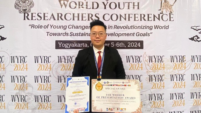 Mahasiswa UKDW, Yoga Angkawijaya Kristiawan meraih Gold Medal di WYRC 2024.