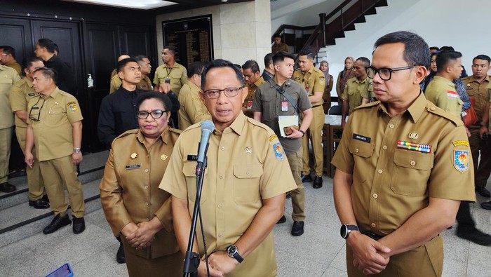 Mendagri Tito bersama Wamendagri Ribka dan Bima Arya