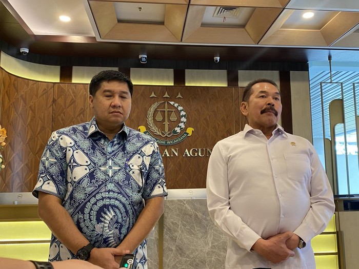 Menteri Perumahan dan Kawasan Permukiman Maruarar Sirait menemui Jaksa Agung ST Burhanuddin