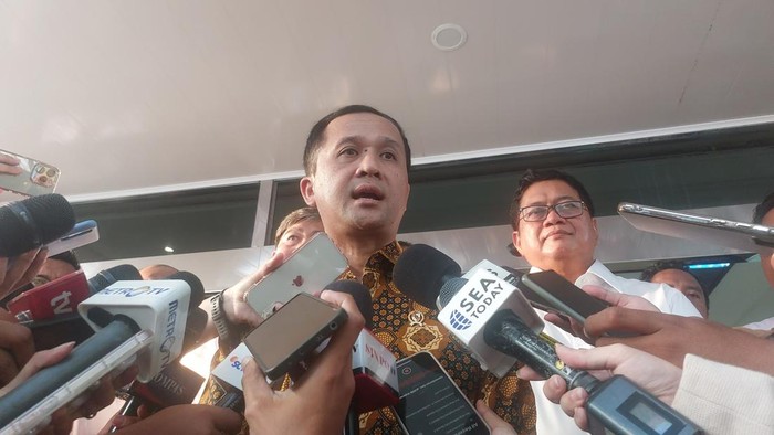 Menteri Transmigrasi Muhammad Iftitah Sulaiman Suryanagara