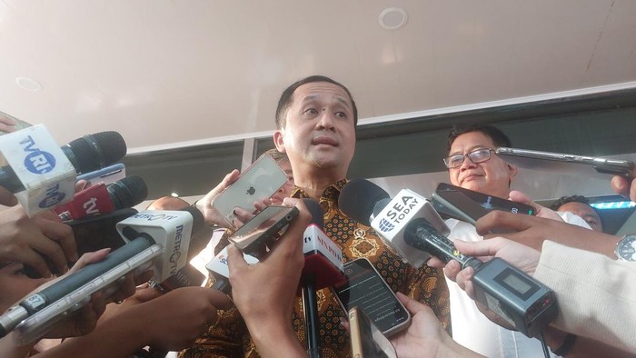 Menteri Transmigrasi Muhammad Iftitah Sulaiman Suryanagara
