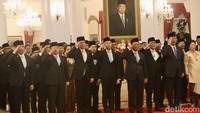 Pantauan detikcom di Istana Kepresidenan Jakarta, Selasa (22/10/2024), acara diawali dengan menyanyikan lagu kebangsaan Indonesia Raya.   