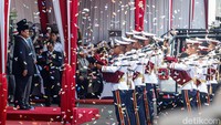 Marching band turut menyemarakkan penyerahan memorandum di Kemhan.  