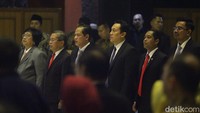 Dalam kesempatan itu, mantan Wakil Menteri LHK Alue Dolong juga turut melakukan serah terima jabatan dengan Wamen Lingkungan Hidup Diaz Hendropriyono dan Wamen Kehutanan Sulaiman Umar.