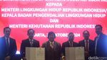 Momen Siti Nurbaya Sertijab ke Menteri Lingkungan Hidup dan Menteri Kehutanan