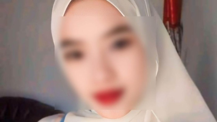 Neng Laras semasa masih hidup