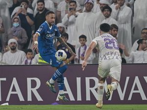 Neymar Kembali Merumput Setelah Absen Setahun
