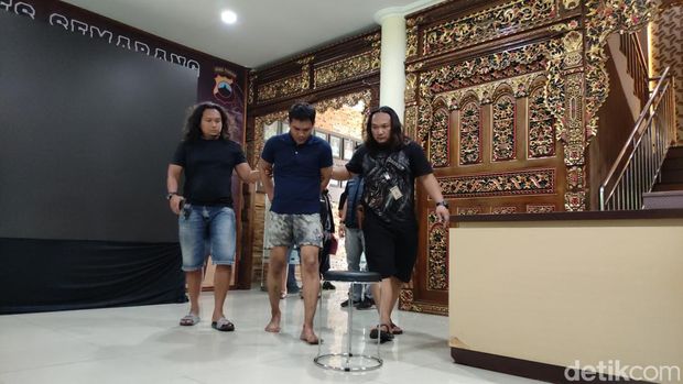 Pembunuh wanita asal Grobogan di kamar kos di Peterongan, Kota Semarang, Muhammad Adhi Nugroho (28) ditangkap Polrestabes Semarang, Selasa (22/10/2024).