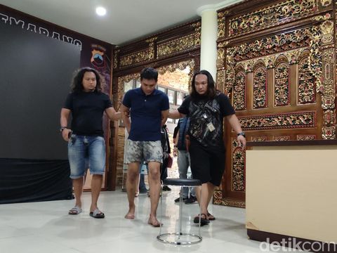 Pembunuh wanita asal Grobogan di kamar kos di Peterongan, Kota Semarang, Muhammad Adhi Nugroho (28) ditangkap Polrestabes Semarang, Selasa (22/10/2024).