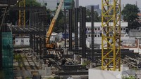 Pemerintahan Prabowo-Gibran menargetkan pertumbuhan ekonomi Indonesia bisa mencapai 8% dalam lima tahun ke depan. Hal itu disampaikan Menko Perekonomian Airlangga Hartarto pada Selasa (22/10/2024).  