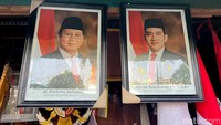 Tidak hanya membeli pigura saja. Para membeli juga banyak mencari gambar Prabowo-Gibran.