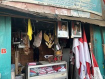 Usai Dilantik, Foto Prabowo-Gibran Banyak Banyak Diburu Warga Surabaya