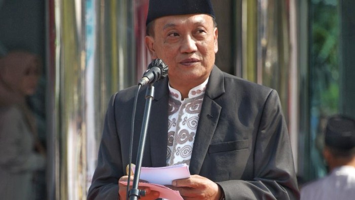 Pjs Bupati Karawang Teppy Wawan Dharmawan saat apel peringatan HSN 2024 di Plaza Pemda Karawang