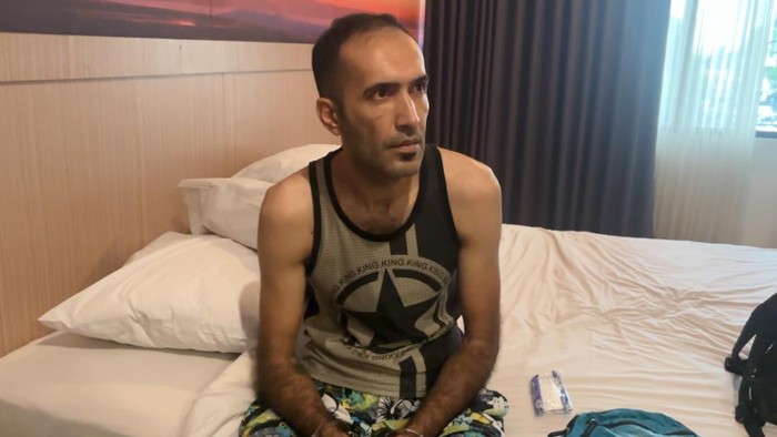 Polisi menggagalkan penyelundupan sabu dalam keramik yang dibawa oleh pria WN Iran.