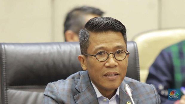 Politikus Partai Golkar yang juga anggota DPR RI Mukhamad Misbakhun terpilih sebagai ketua komisi XI DPR RI periode 2024-2029 di Gedung Nusantara 1, DPR RI, Jakarta, Selasa, (22/10/2024). (CNBC Indonesia/Muhammad Sabki)