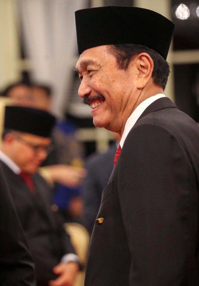 Potret Luhut yang Tetap Dapat Posisi Saat Presiden Berganti Presiden RI Prabowo Subianto mengangkat Luhut Binsar Pandjaitan menjadi Ketua Dewan Ekonomi Nasional. Tugas baru pun menanti Menko Marves era Presiden Joko Widodo itu.