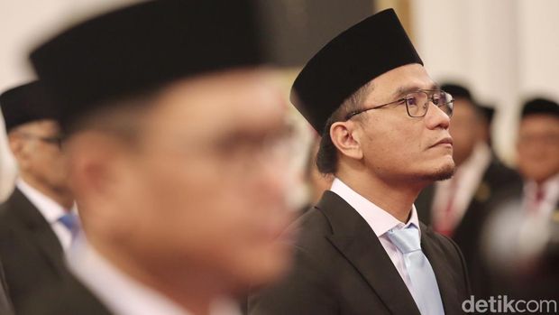 Presiden Prabowo Subianto melantik tujuh utusan khusus presiden di Istana Negara, Jakarta, Selasa (22/10/24).  Artis Raffi Ahmad hingga Miftah Maulana Habiburrahman atau yang lebih dikenal sebagai Gus Miftah resmi dilantik Presiden Prabowo Subianto
