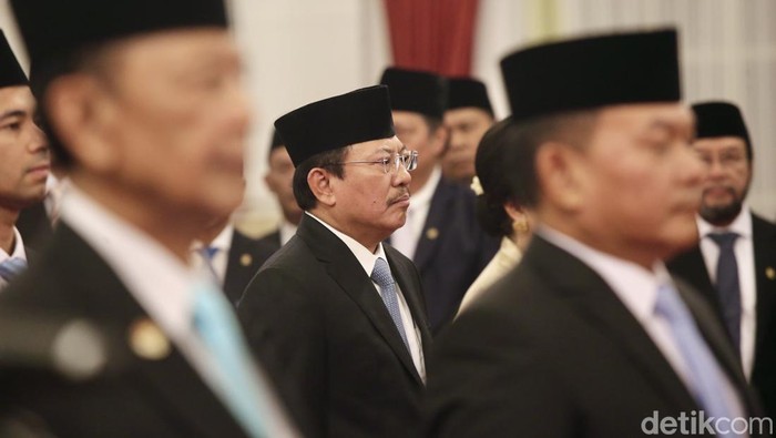 Presiden Prabowo Subianto melantik sejumlah tokoh menjadi utusan khusus, penasihat khusus, hingga kepala badan hari ini. Penasihat khusus ada Terawan Agus Putranto, Wiranto, dan Luhut Binsar Pandjaitan. Pelantikan digelar di Istana Presiden, Jakarta, Selasa (22/10/2024).