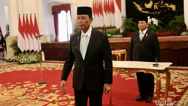 Presiden Prabowo Subianto melantik sejumlah tokoh menjadi utusan khusus, penasihat khusus, hingga kepala badan hari ini. Penasihat khusus ada Terawan Agus Putranto, Wiranto, dan Luhut Binsar Pandjaitan. Pelantikan digelar di Istana Presiden, Jakarta, Selasa (22/10/2024).
