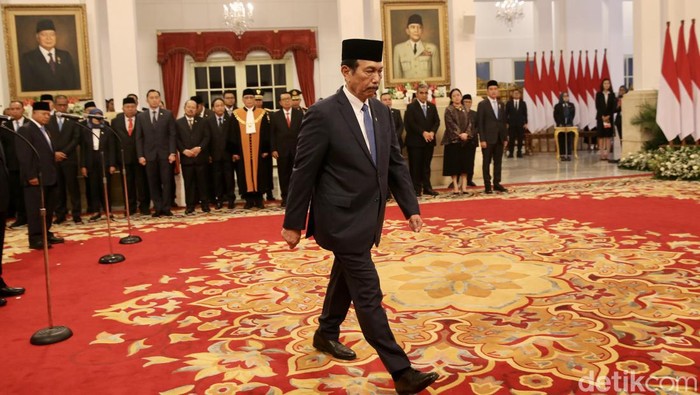 Presiden Prabowo Subianto melantik sejumlah tokoh menjadi utusan khusus, penasihat khusus, hingga kepala badan hari ini. Penasihat khusus ada Terawan Agus Putranto, Wiranto, dan Luhut Binsar Pandjaitan. Pelantikan digelar di Istana Presiden, Jakarta, Selasa (22/10/2024).