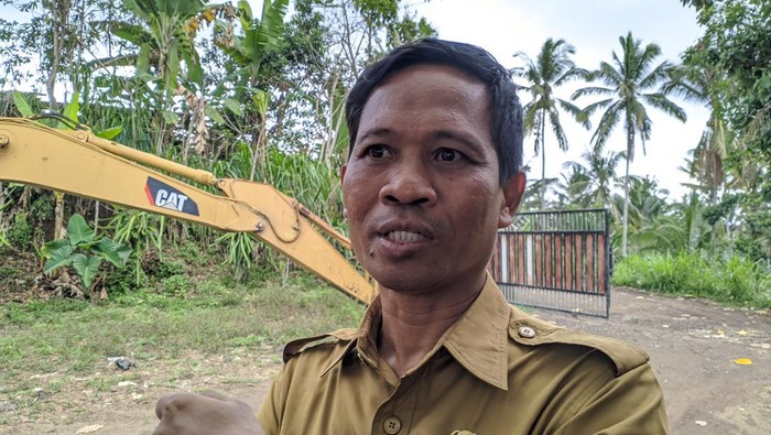 Kasi Peralatan di Balai Pemeliharaan Jalan Pulau Lombok pada Dinas PUPR NTB Khaerul Anwar, Senin (21/10/2024). Foto: (Ahmad Viqi/detikBali).