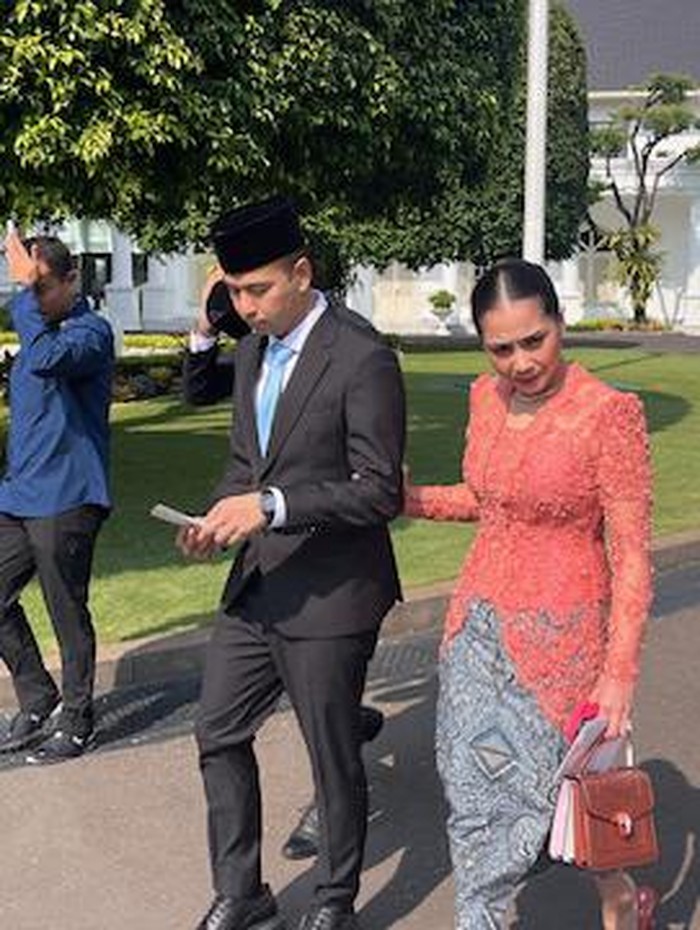 Raffi Ahmad dan Nagita Slavina Tiba di Istana Raffi Ahmad dan Nagita Slavina Tiba di Istana