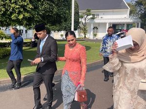 Mama Rieta dan Amy Qanita Dampingi Raffi Ahmad ke Istana Negara